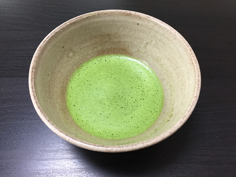 薄茶を点てる